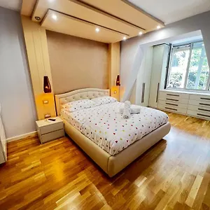  Apartment Center